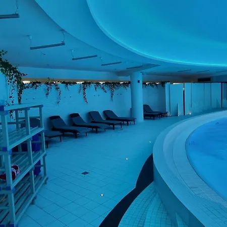 Hanza Tower Blue Bay 公寓